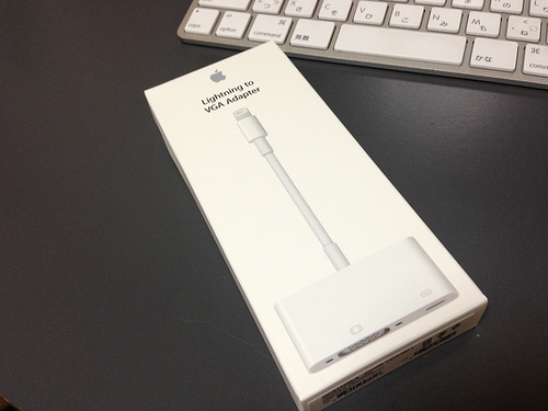 PCケーブル・コネクタ Apple Lightning to VGA Adapter Appleの